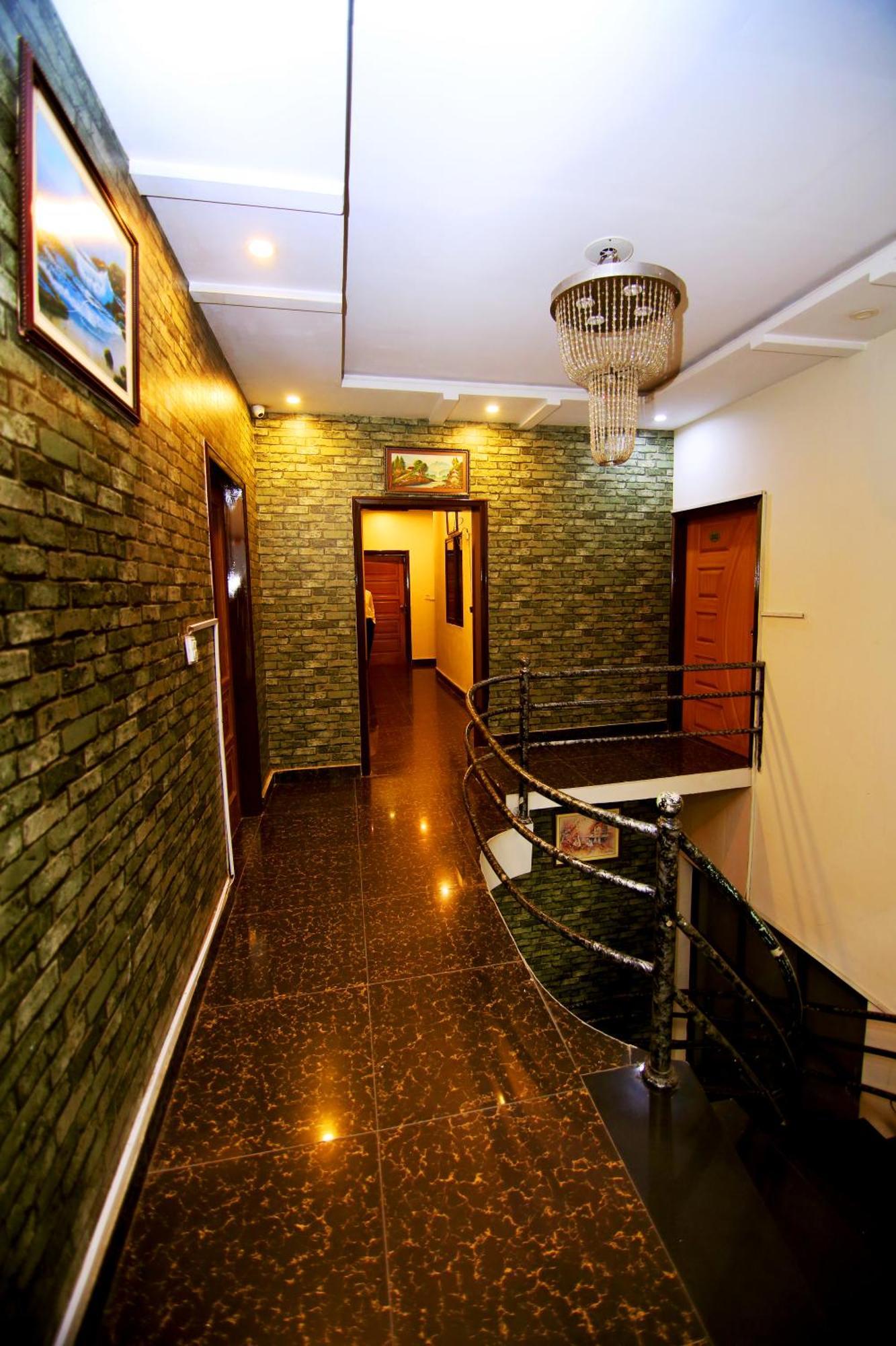 Premier Inn Mall Лахор Экстерьер фото